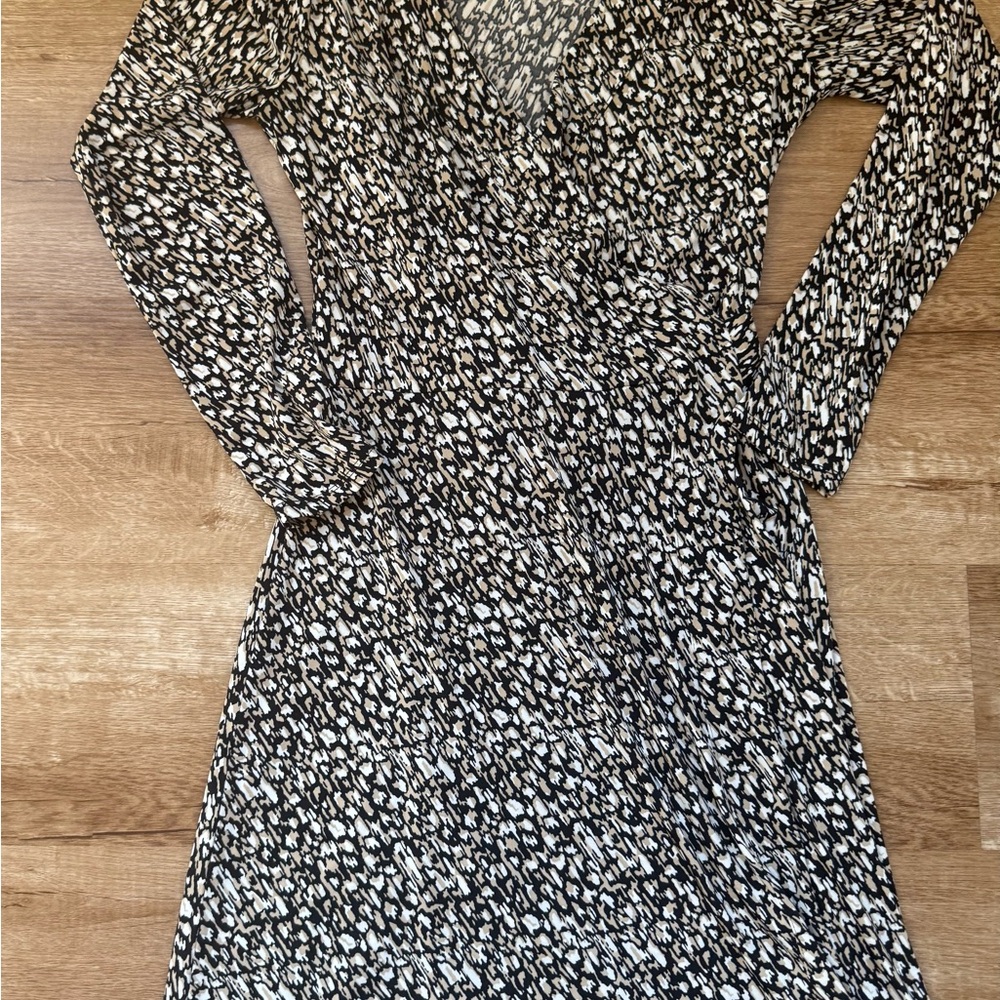 Banana Republic Black and White Long Sleeve Dress